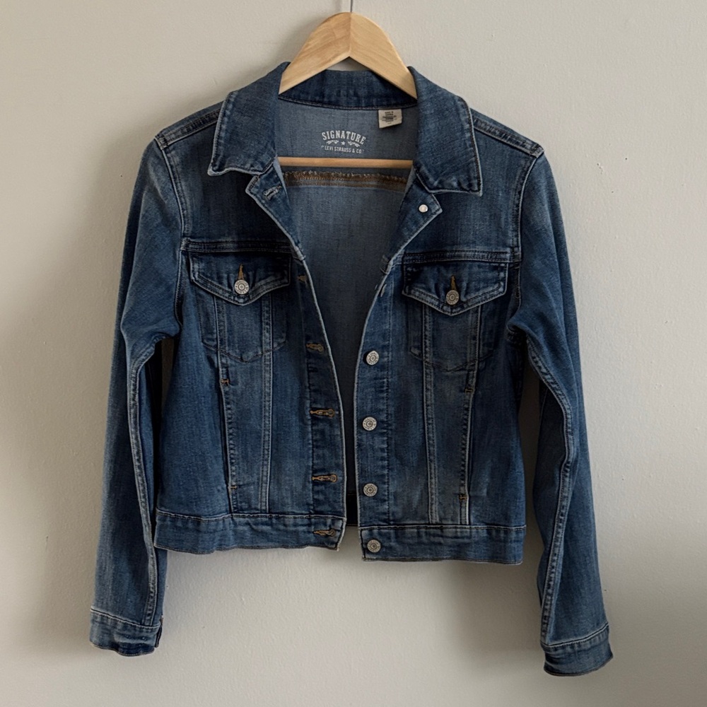 Signature Women's Classic Blue Jean Jacket